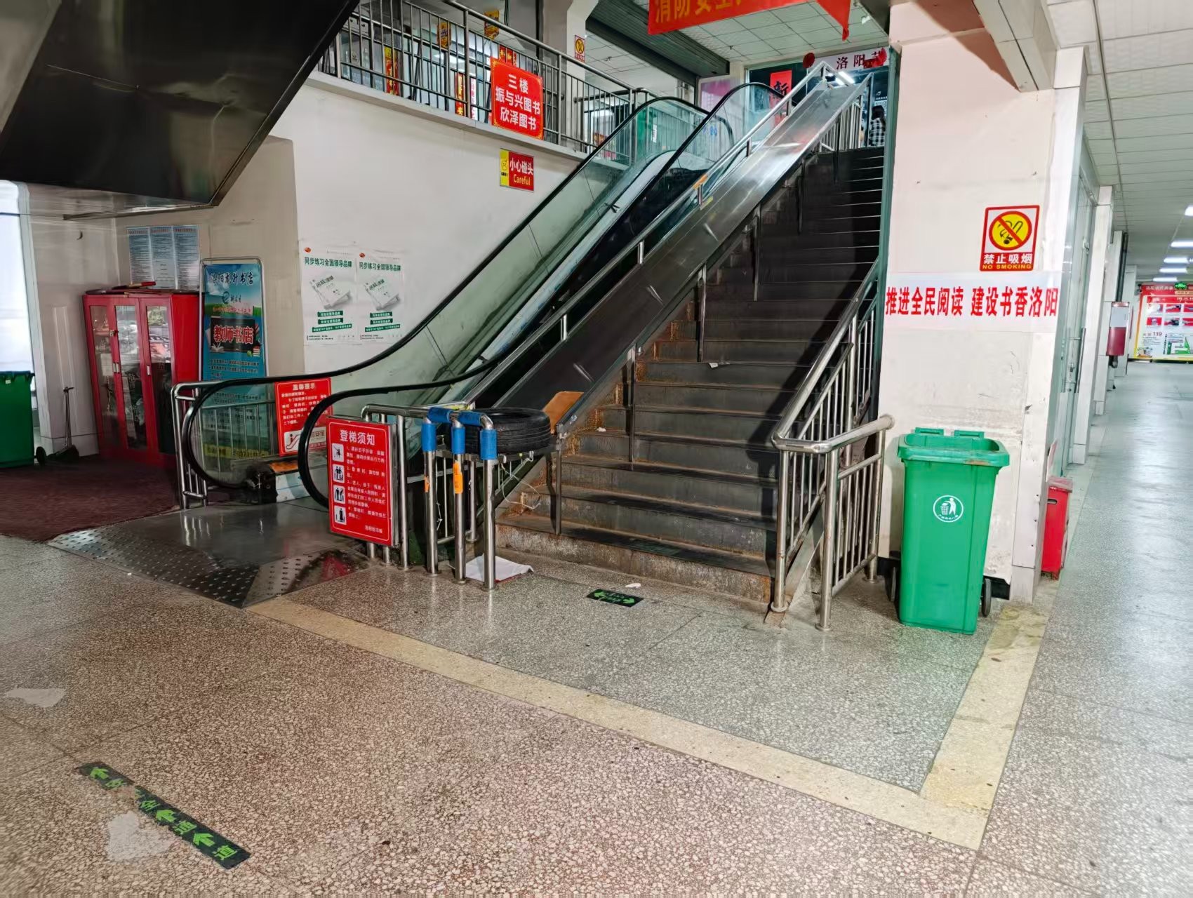 丽春东路春都路副食文化园现面向社会招商，写字楼、商铺多种面积灵活出租，欢迎企业办公、商贸经营、电商直播、仓储展示、创业开店等项目入驻。_COPY